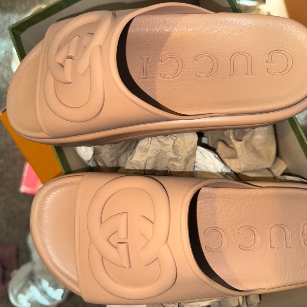 Gucci Tan Rubber Platform Slide Sandals - Picture 4 of 8